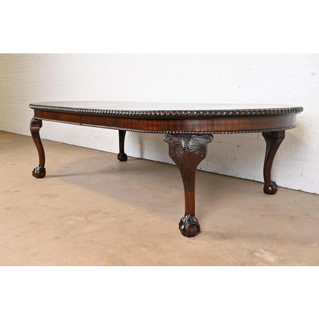 English Maitland Smith Monumental English Chippendale Carved Mahogany Extension Dining Table, Newly Refinished For Sale - Image 3 of 13