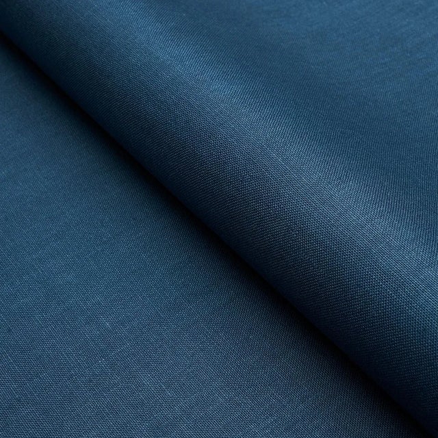Sample - Schumacher Middleton Linen Fabric in Navy For Sale