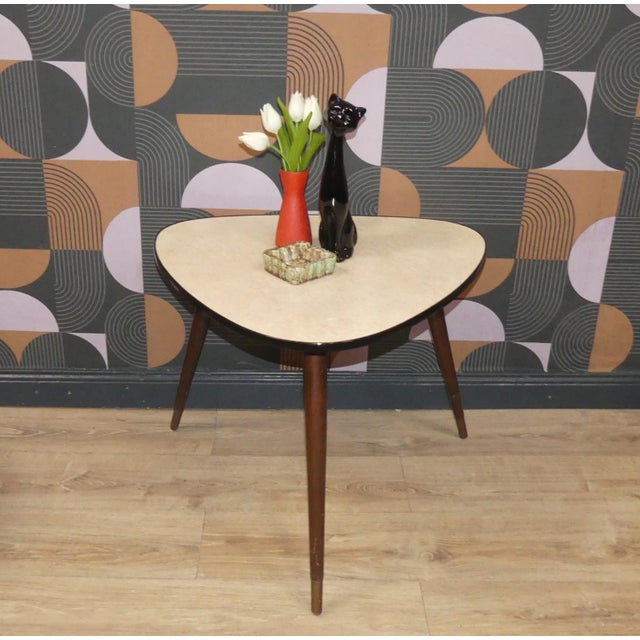 Mid-Century Modern Kidney-Shaped Cocktail Table with Pink Formica Top and Brass Details, 1950s For Sale - Image 3 of 11