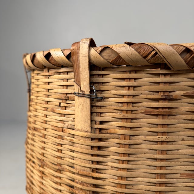1960s Japanese Handwoven Bamboo Carrying Basket, 1960s For Sale - Image 5 of 9