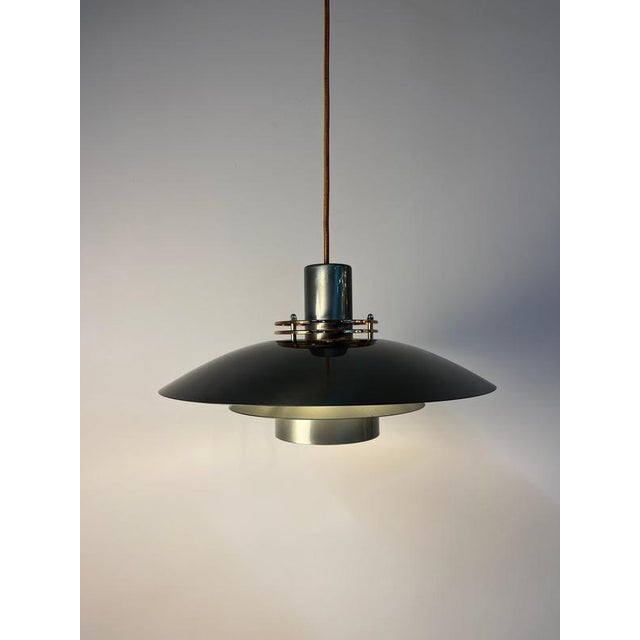 This small slatted lamp – model Leto – from Top Lamper is a more compact version of the 1980s lamp and impressively...