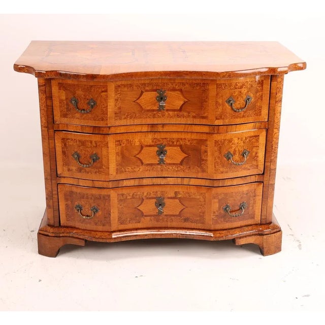 Baroque Chest of Drawers in Walnut, 1750s For Sale - Image 9 of 17