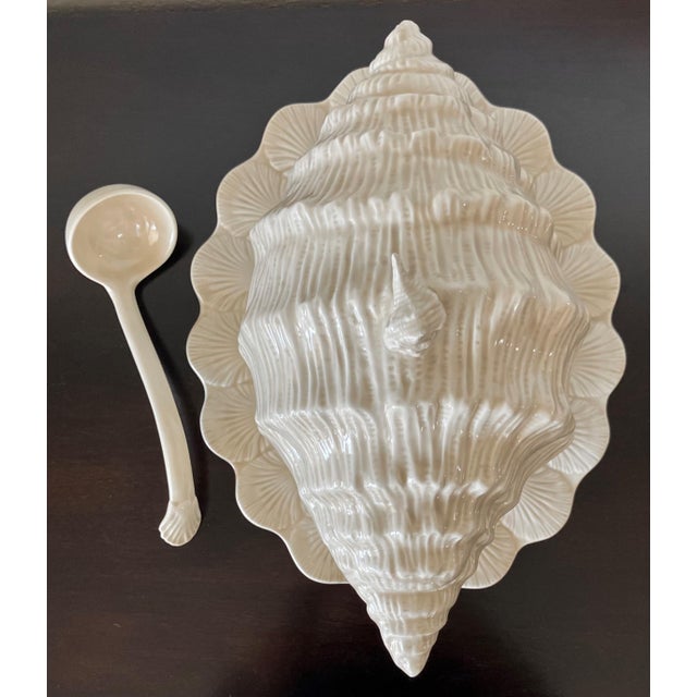 Ceramic Circa 1982 Palm Beach Chic Lidded Earthenware Conch Shell Tureen With Underplate & Ladle – 4 Pieces For Sale - Image 7 of 18