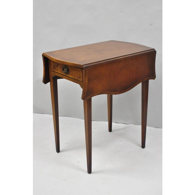Vintage Baker Hepplewhite Style Mahogany Pembroke Dropleaf Lamp Side Table For Sale - Image 17 of 17