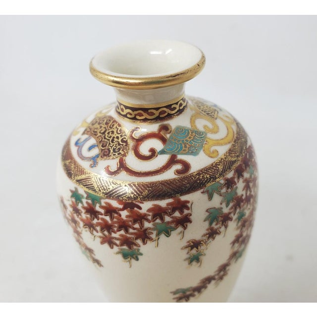 Antique Japanese Satsuma 6" Vase - Late Meiji Era - Geisha - Attendant - Tree - Leaves For Sale - Image 11 of 18