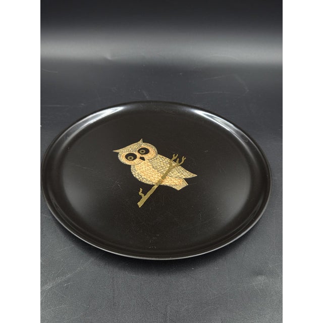 Mid-Century Couroc of Monterey California Hand-Inlaid Owl Round Black Serving Tray For Sale In Philadelphia - Image 6 of 18