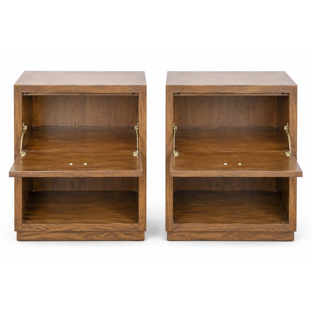 Henredon Pair of Vintage Henredon Campaign-Style Nightstands/End Tables For Sale - Image 4 of 12