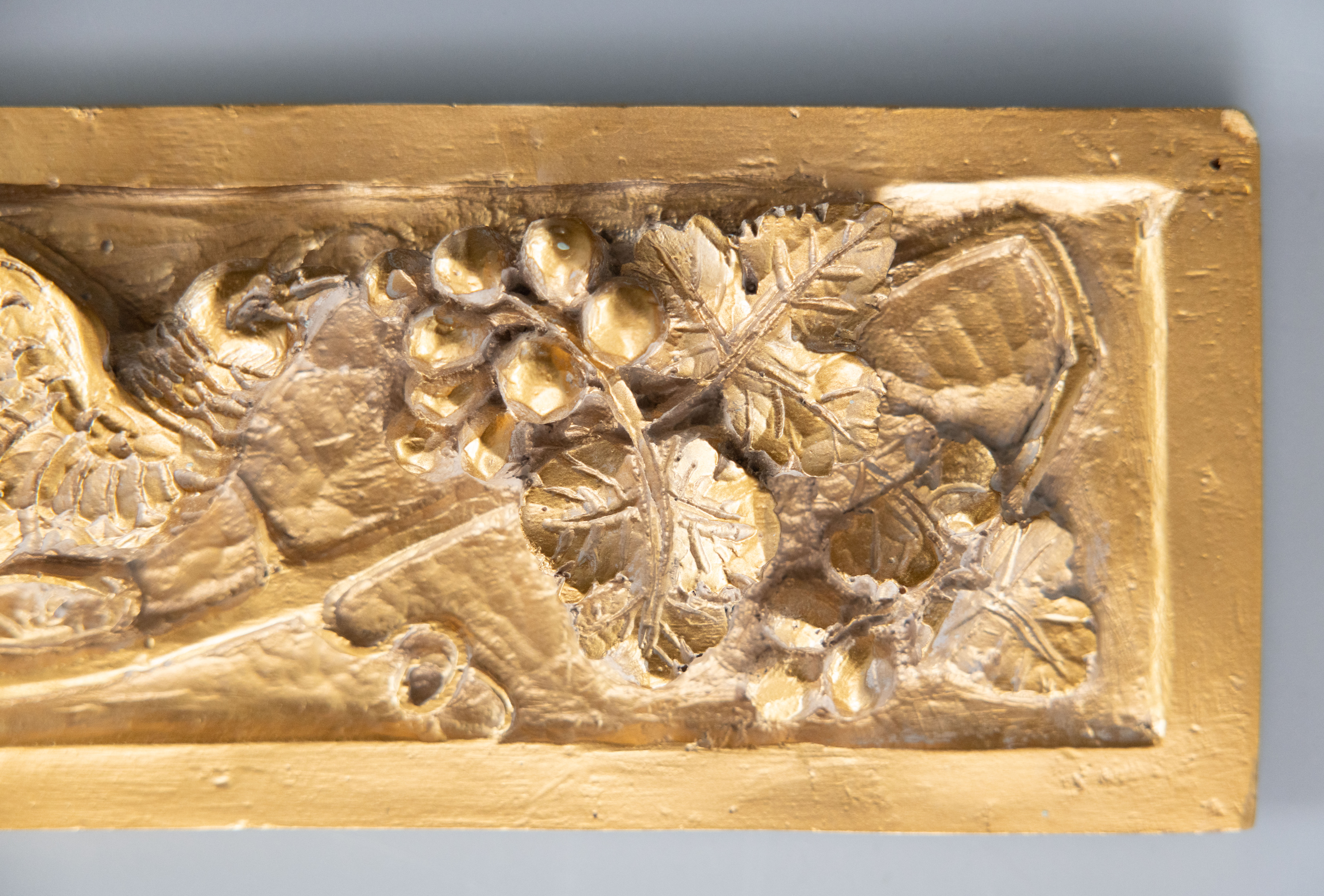 Mid-Century Italian Giltwood Carved Birds Grapevine Wall Plaque Architectural Element For Sale In Houston - Image 6 of 9