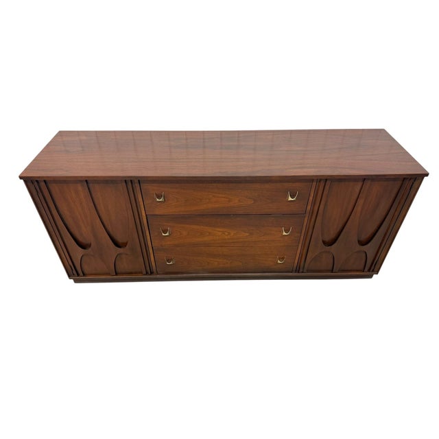 1960s Mid-Century Modern Broyhill Brasilia Walnut Dresser For Sale - Image 5 of 14