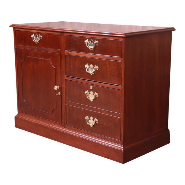 Kittinger American Chippendale Style Mahogany Credenza or Bar Cabinet, Newly Refinished For Sale