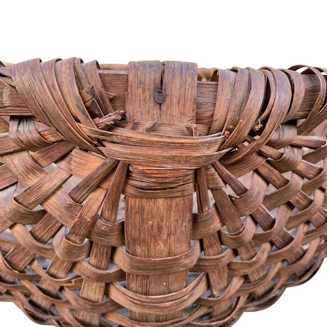 Mid 19th Century Large 19th Century American Spale Gathering Basket. For Sale - Image 5 of 9