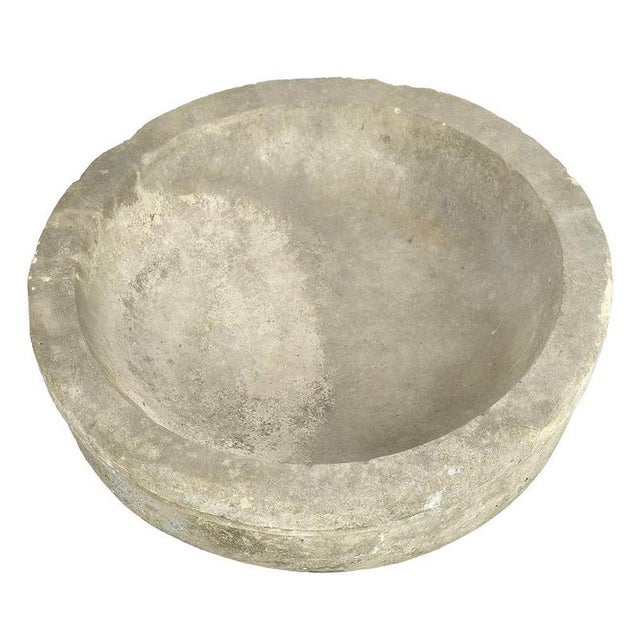 This stone sink, measuring 21 cm in height and with a diameter of 61 cm, seduces with its simple design and its authentic...