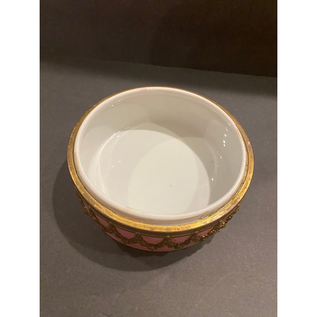 Vintage Powder Box For Sale - Image 4 of 7