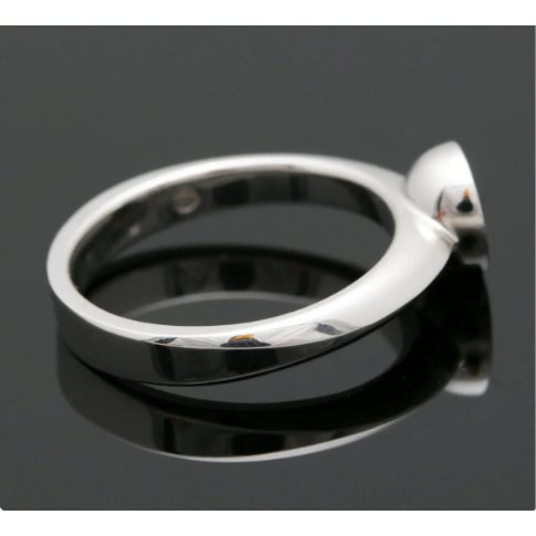 2000 - 2009 18k White Gold Diamond Solitaire Ring, Size 7 For Sale - Image 5 of 8