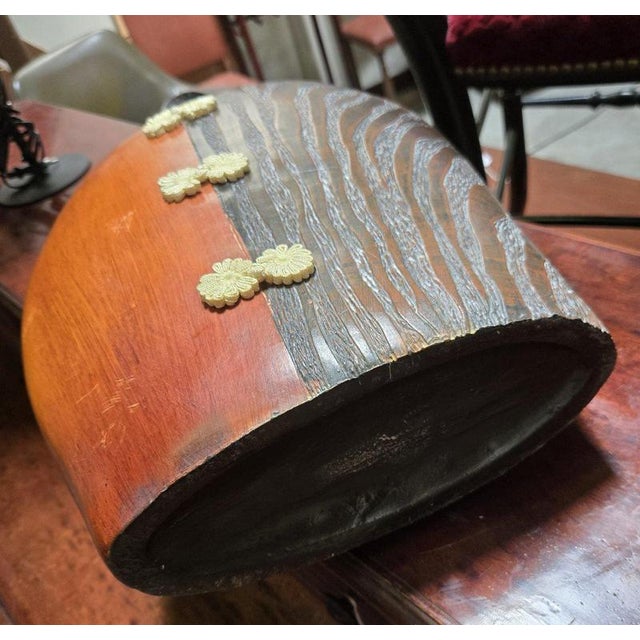Modern Vase in Carved Wood For Sale - Image 3 of 4