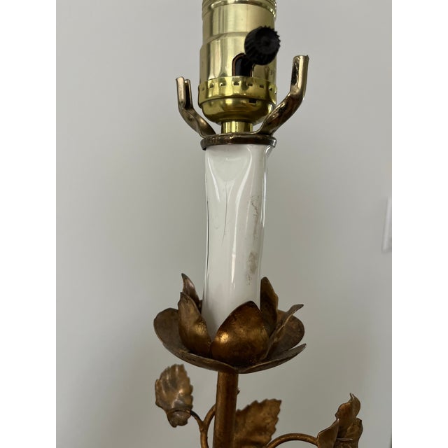 Mid Century Italian Regency Gold Gilt Tole Table Lamp For Sale - Image 11 of 12