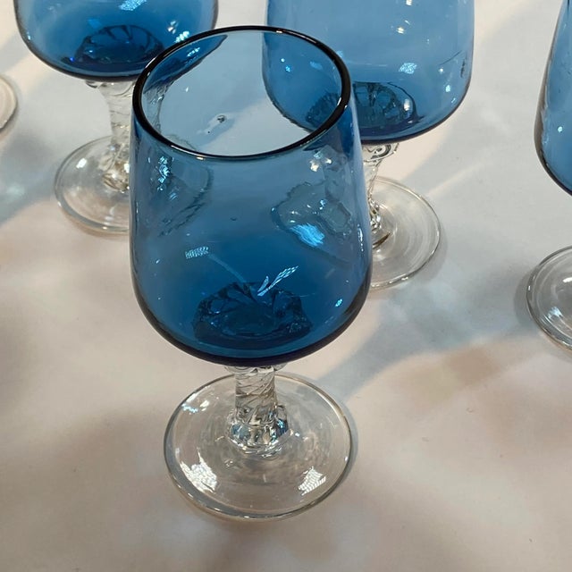 Murano 1960s Vintage Mid-Century Modern Italian Vimax Creations Blue Hand Blown Decanter & Cordial Digestif Glass Set - 7 Pieces For Sale - Image 4 of 13