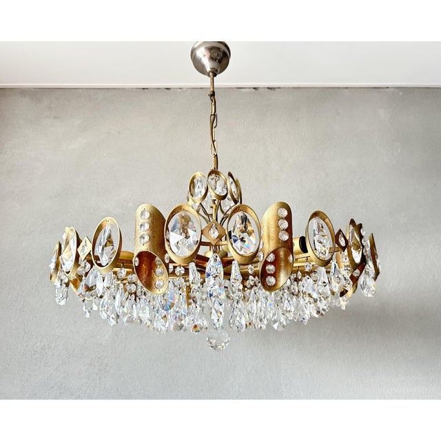 Imposing and elegant chandelier by Christoph Palme, with 10 lights and richly decorated with high-quality crystal glass....