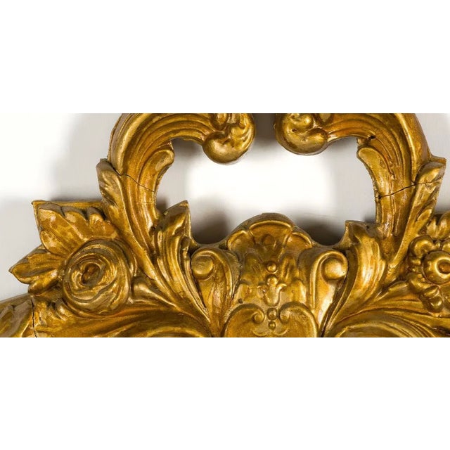 Vintage French Louis XV Style Giltwood Round Wall Mirror With Floral Crest For Sale - Image 4 of 7