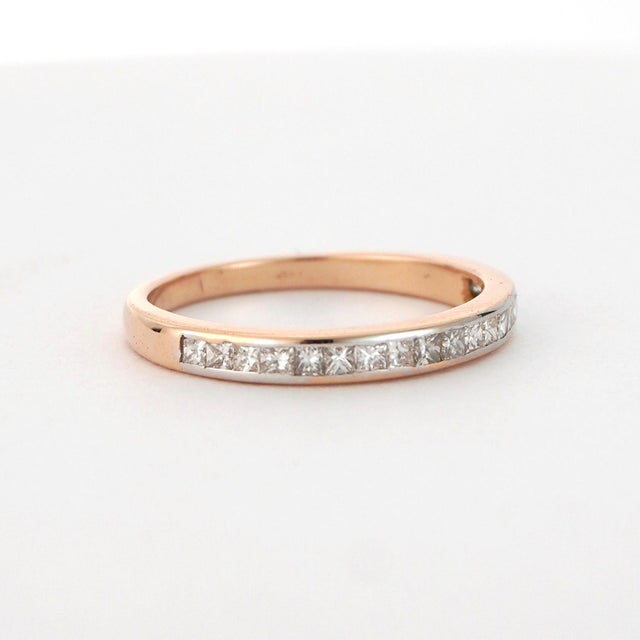 Early 21st Century 18k Gold Diamond Band Ring With 0.57ct Princess-Cut Diamonds For Sale - Image 5 of 18
