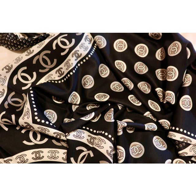 French Framed Chanel Silk Scarf 1980s - Midnight Black Frame For Sale - Image 3 of 5