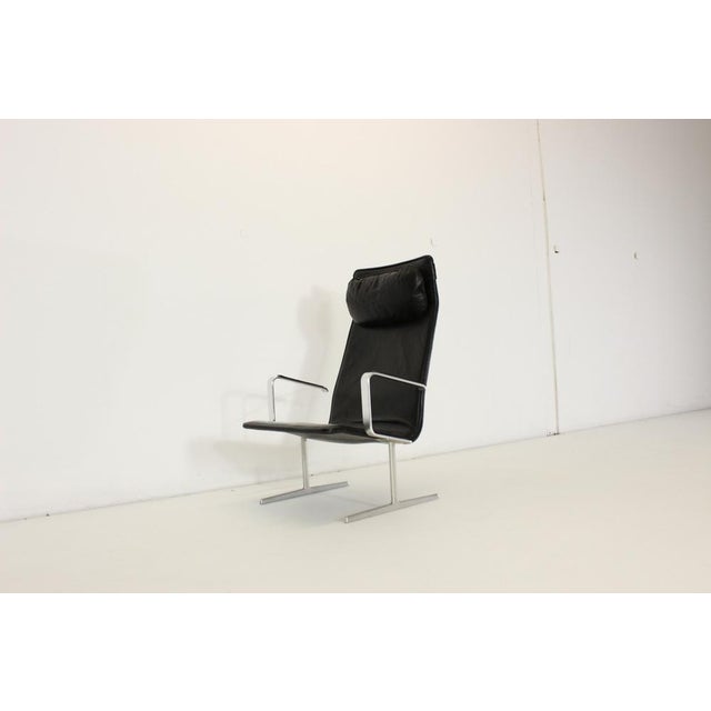 Manufacturer: Vitsoe & Zapf Designer: Dieter Rams Model: RZ 602 Color: Black Dimensions: width 67 cm including armrests,...