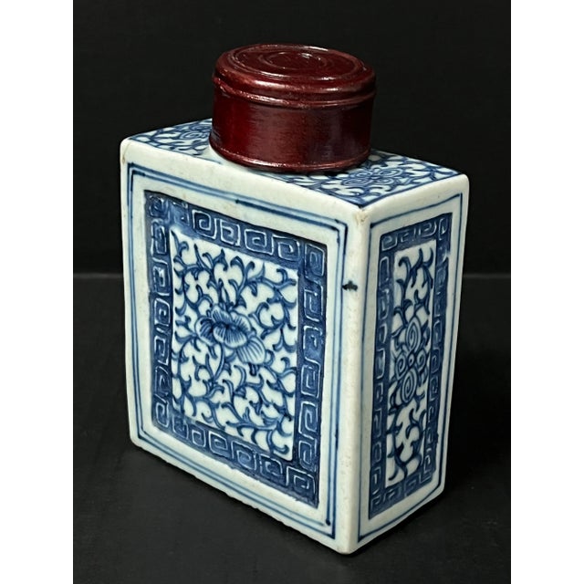 Ceramic 19th Century Chinese Art Blue and White Porcelain Tea Caddy With Wooden Cover For Sale - Image 7 of 10