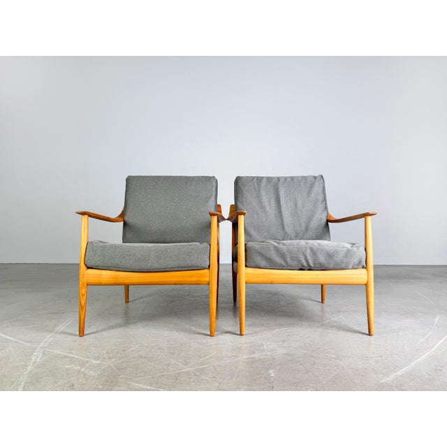 We are offering four beautiful, professionally refurbished midcentury chairs by Knoll Antimott from the 1950s/60s for...