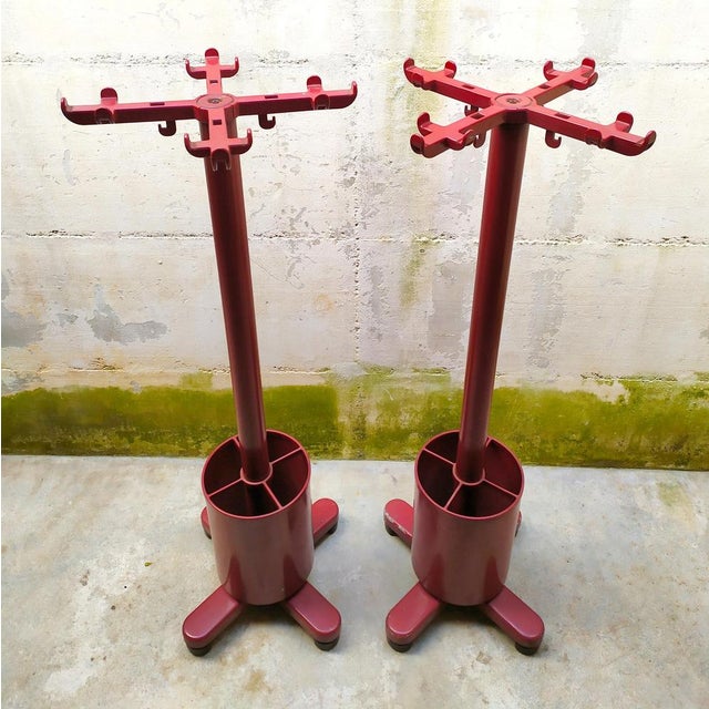 Condition report: slight paint deficiencies at the base. The rest is in excellent condition. This piece has an attribution...