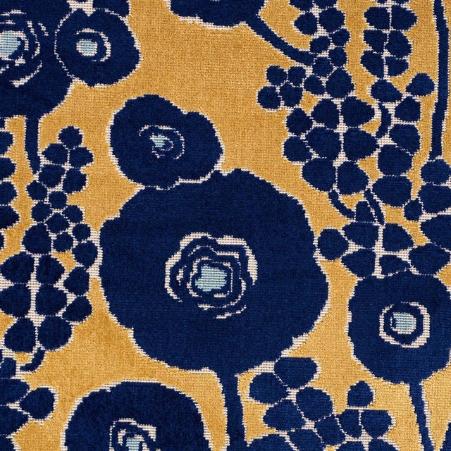 Contemporary SAMPLE - Schumacher Emelie Velvet Fabric In Sapphire & Gold For Sale - Image 3 of 5