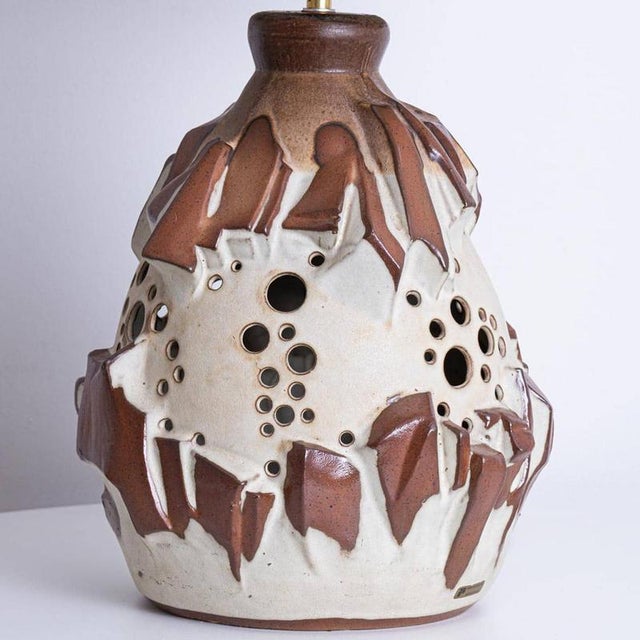 1970s Large Octagonal White Brique Ceramic Floor Table Lamp with Lampshade attributed to R. Houben, 1970s For Sale - Image 5 of 13