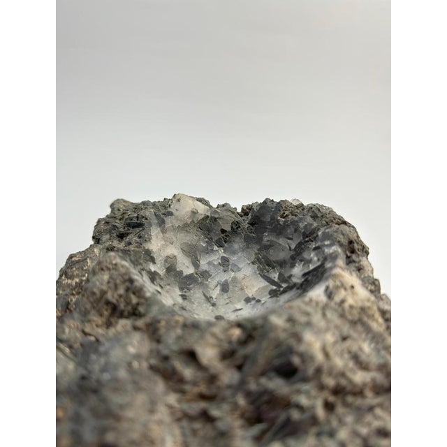 Brutalist Decorative Stone Bowl in Quartz Crystal with Black Tourmaline Inclusions, Brazil, 1960s For Sale - Image 3 of 10