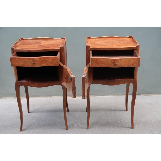 Brown 1920s Pair of French Louis XV Style Rosewood Side Tables Nightstands For Sale - Image 8 of 14