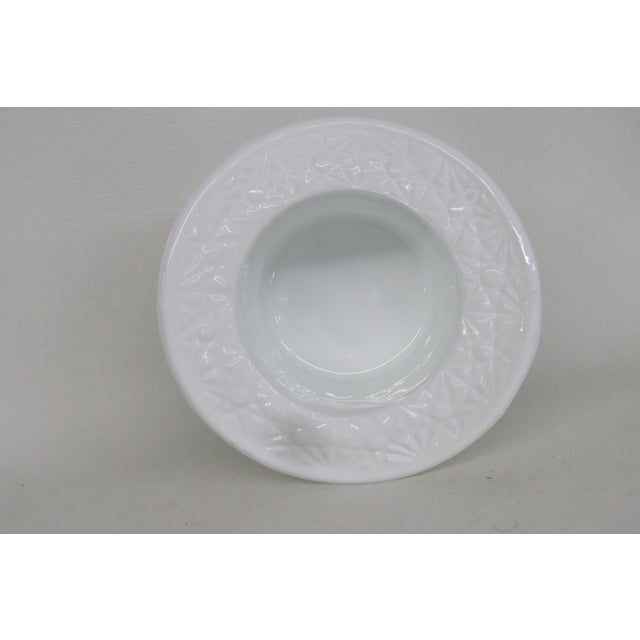 Glass Fenton Daisy and Button Top Hat Vintage Milk Glass Figurine Vase Cup 4769b For Sale - Image 7 of 13