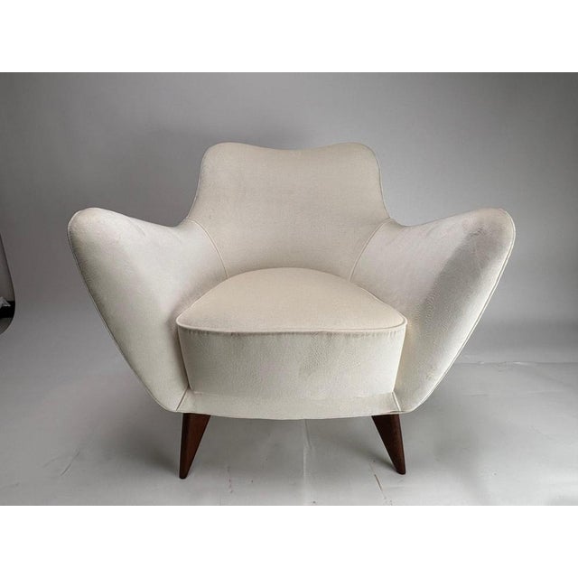 Authentic icon of Made in Italy design, the "Perla" armchairs was designed by Giulia Veronesi and produced by ISA Bergamo,...