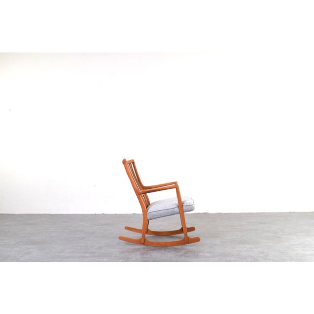 Mid-Century Modern ML33 Rocking Chair by Hans J. Wegner for A/S Mikael Laursen, 1950s For Sale - Image 3 of 18