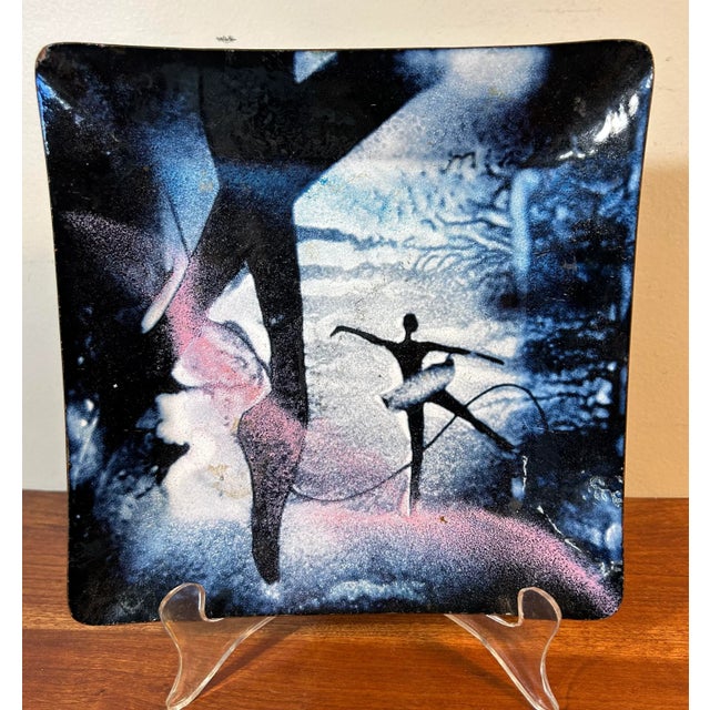 Vintage Pair of Enameled Copper Decorative Plates With Dancers and Stars For Sale - Image 4 of 7