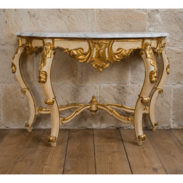 Louis XV Style Console – Cream and Gold Lacquered Wood – White Marble Top An elegant Louis XV style console table, crafted...
