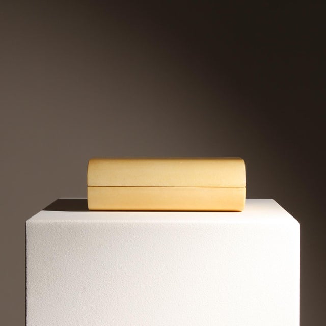 Mid-Century Modern Lacquered Goatskin Parchment Box by Aldo Tura, Italy, 1970s For Sale - Image 3 of 14