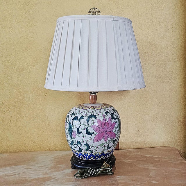 Late 20th Century Vintage Chinese Famille Rose Porcelain Ginger Jar Table Lamp – Floral Chinoiserie, 24” For Sale - Image 5 of 18