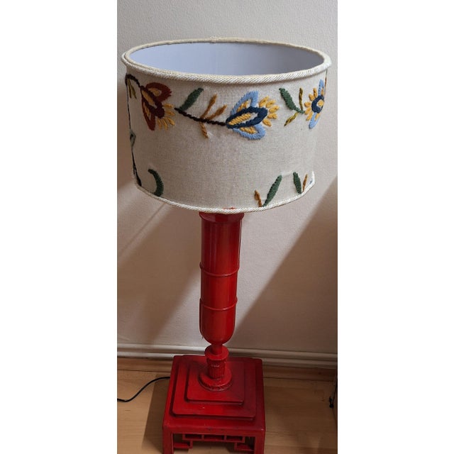 Large Vintage Japanese Table Lamp with Red Lacquered Spruce Wood Base and Handmade Wool Shade from Lamplove, 1950s For Sale - Image 4 of 11