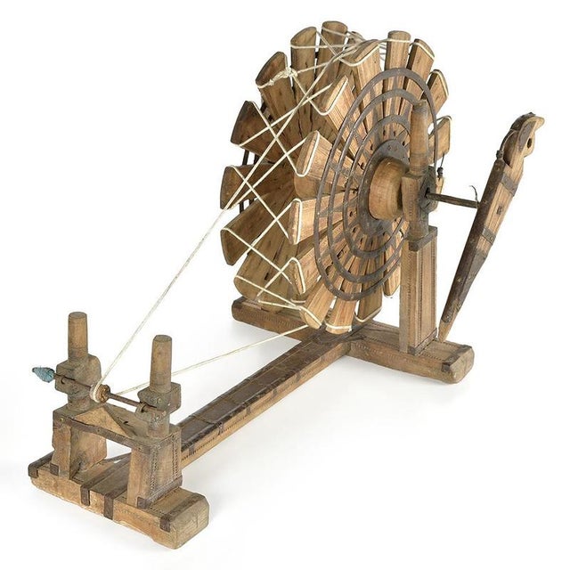 Brown Indian Spinning Loom in Carved Wood For Sale - Image 8 of 8