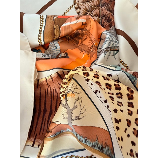 Beige Hermès Chasses Exotiques 1988 Foulard en Soie Designed by Philippe Ledoux For Sale - Image 8 of 12