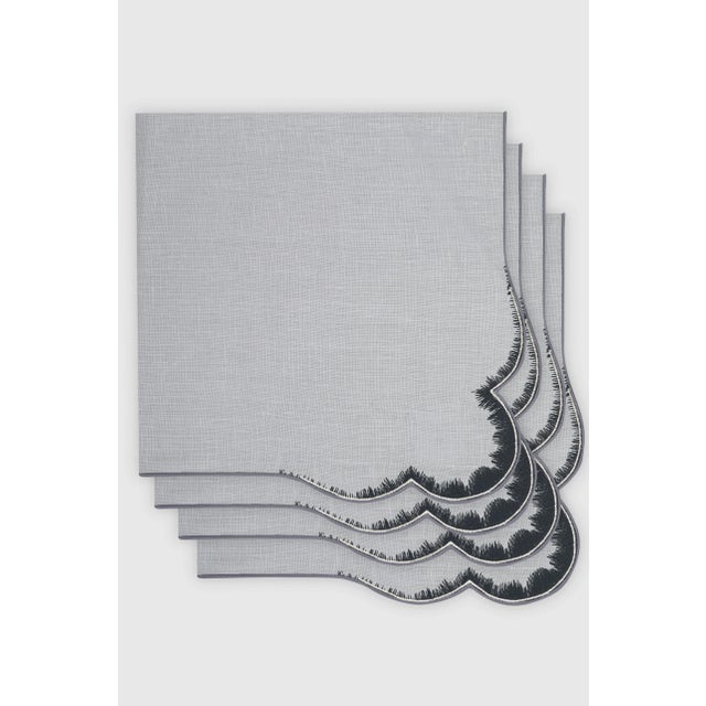 Napkin in 100% highest quality linen. Made in Spain by craftspeople since 1880.