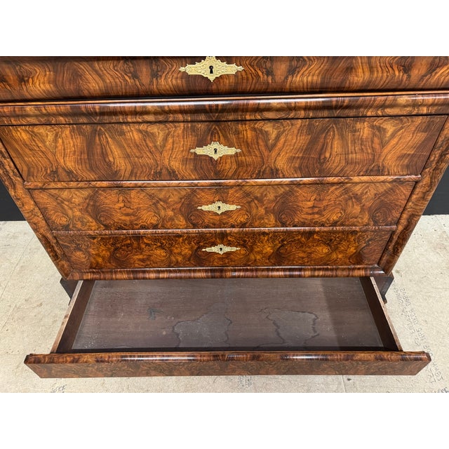 Antique Louis Philippe Commode in Burr Walnut, 1850 For Sale - Image 18 of 18