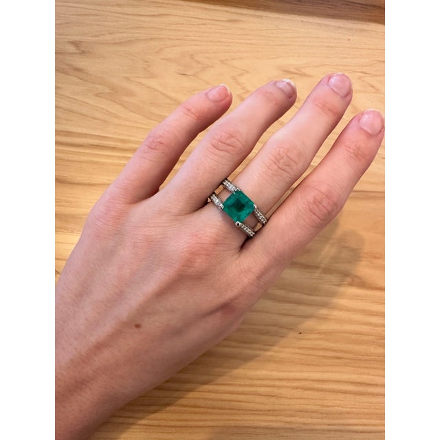Modern Gia Certified 2.2Ct Colombian Emerald & Diamond Ring in Solid 14k Gold, 9mm, Size 6.75 For Sale - Image 3 of 9