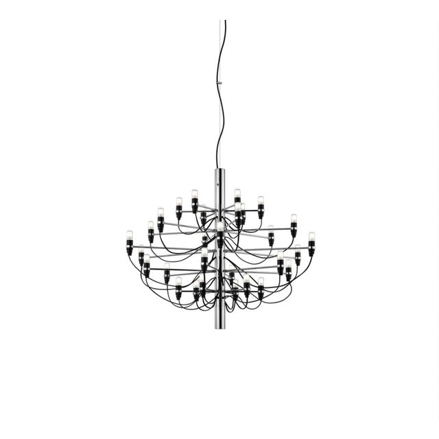 Designed by Gino Sarfatti for FLOS, the iconic 2097 chandelier is a celebrated example of mid-century Italian lighting...