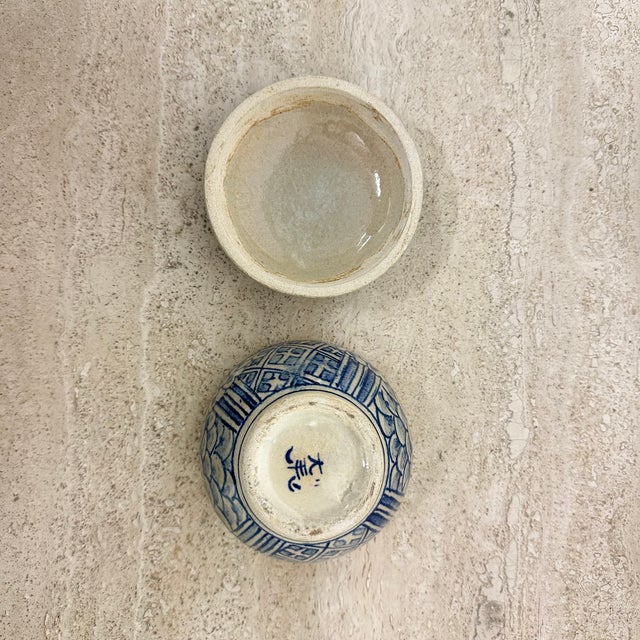 Vintage Chinese Ceramic Box, 1950s, in Good conditions. Designed 1920 to 1949