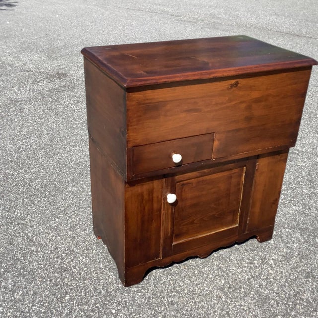 Farm house country dry sink, great finish, dark interior, pearl white knobs. Wonderful addition to any kitchen, pantry or...