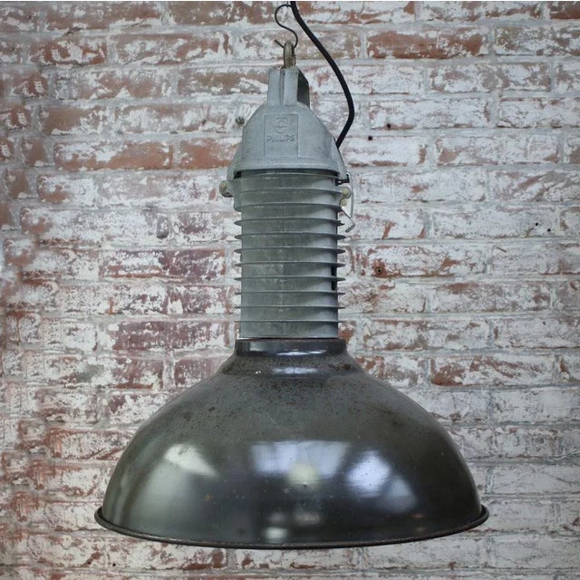 1950s Vintage Dutch Industrial Pendant Light in Black Enamel from Philips For Sale - Image 5 of 6